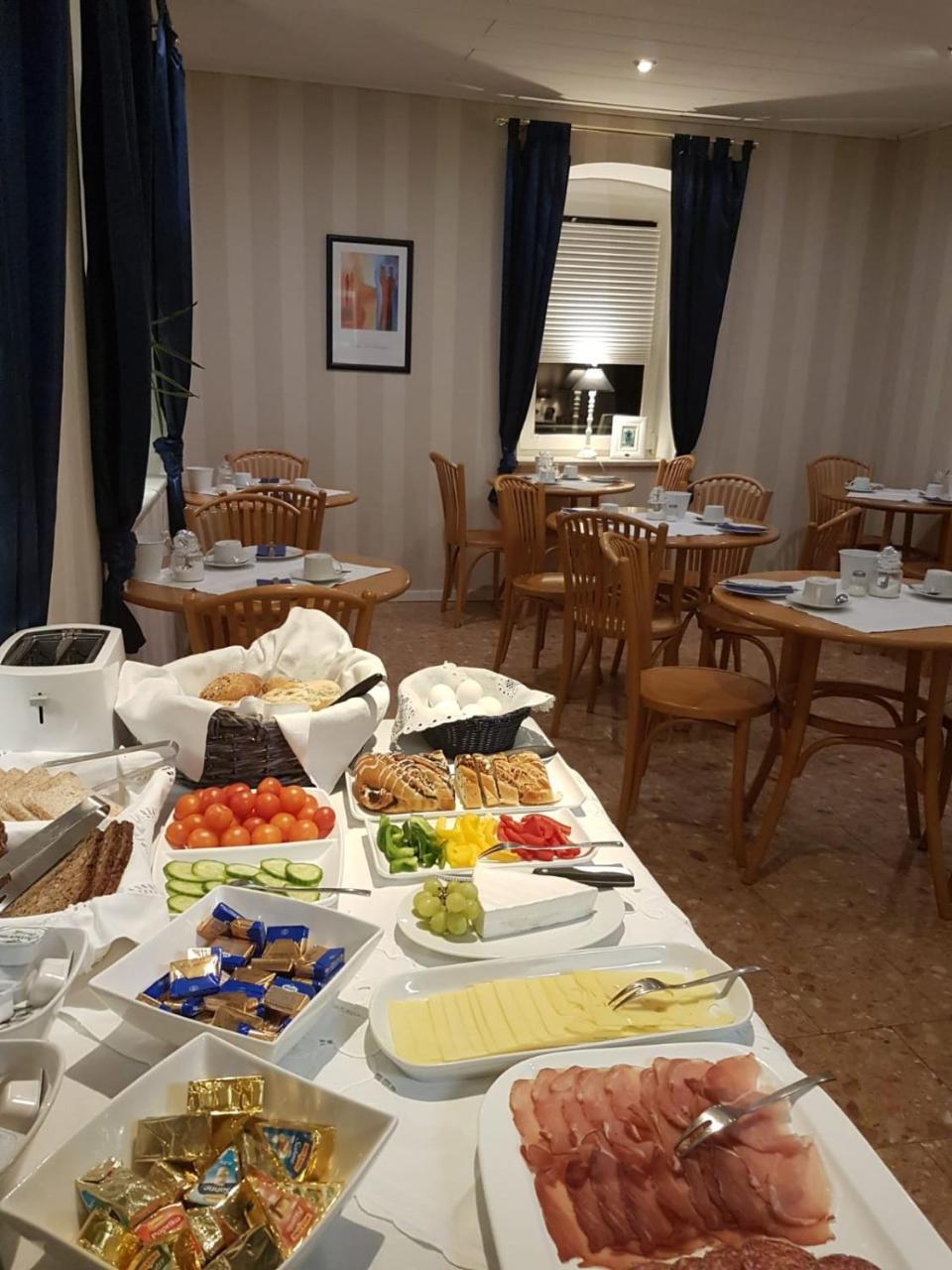 Hotel Pelikan Кітцінґен Екстер'єр фото